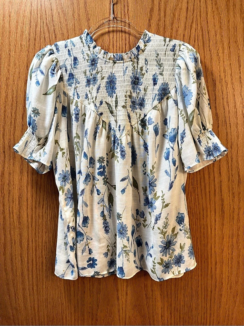 Rose + Olive Floral Blouse in White & Blue Size Large
